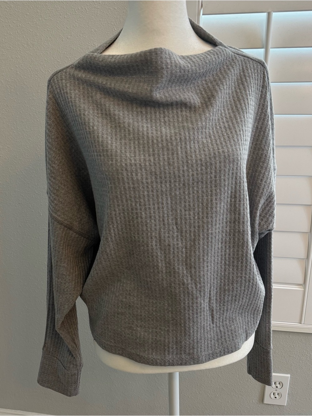Paper Crane womens size Small light gray textured knit dolman sleeve sweater top